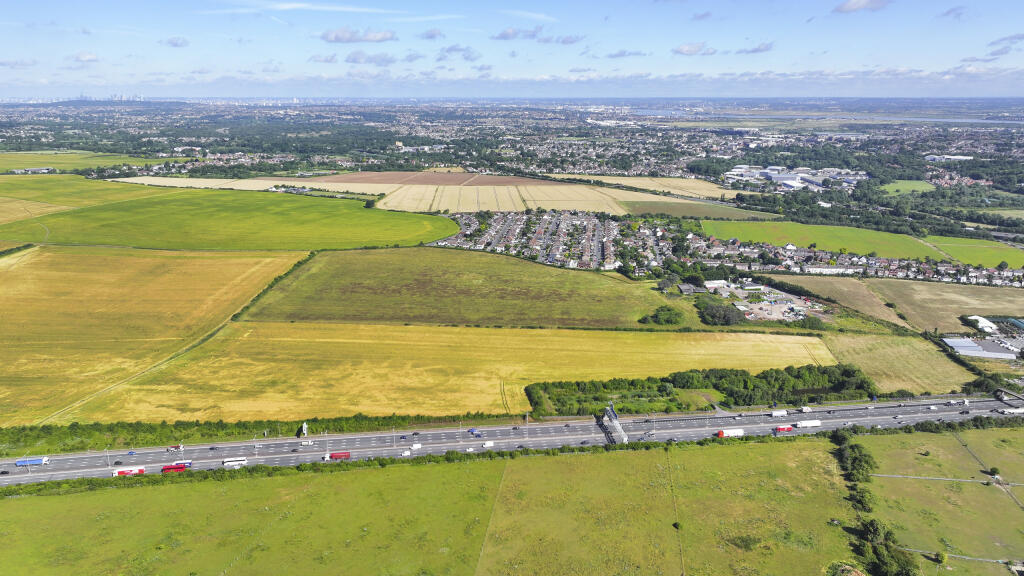 Barn End Farm, Dartford, DA2 7QA (5&amp;6) NB 18
