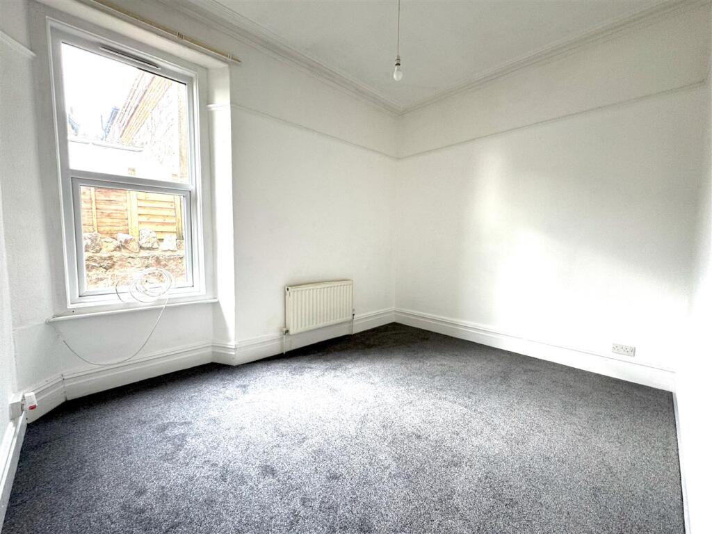 Bedroom 1.jpg