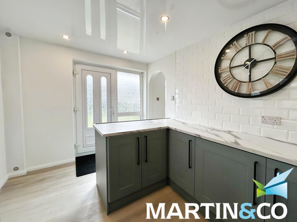 71d294cd-IMG-2025...