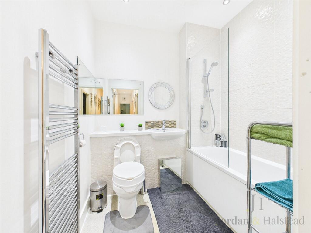Main Bathroom