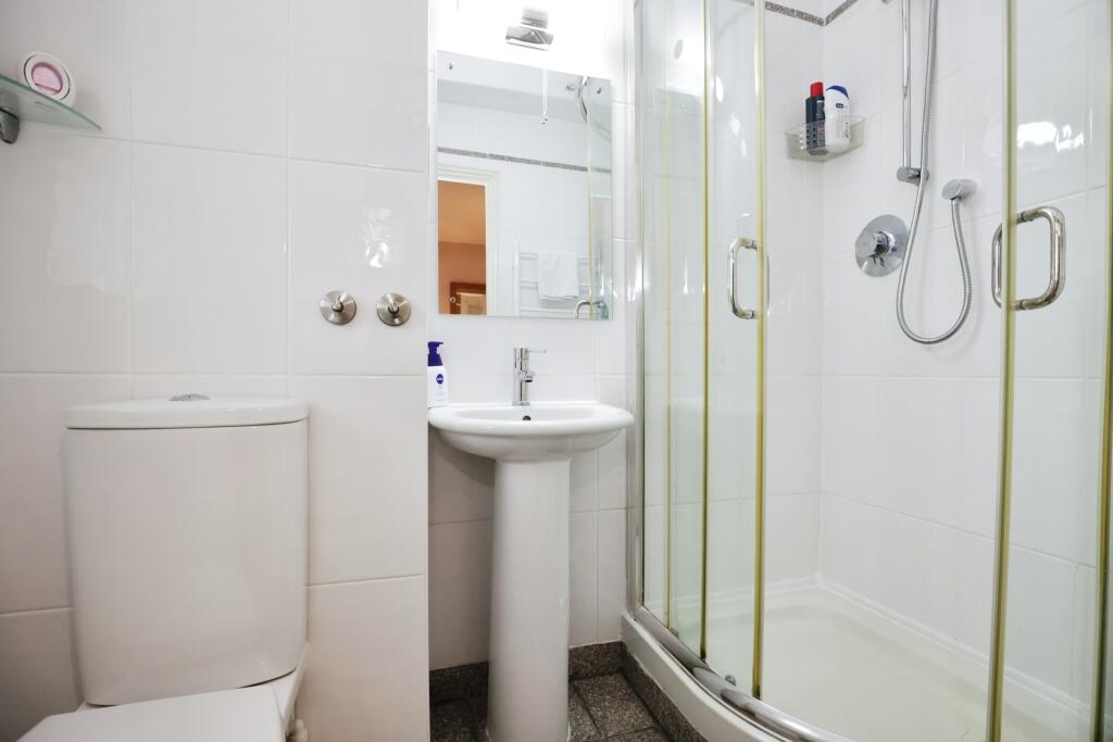 En-Suite Bathroom
