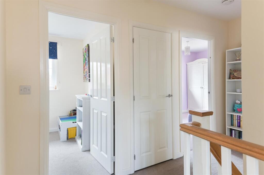 RONA MACLEAN CLOSE, (7).jpg