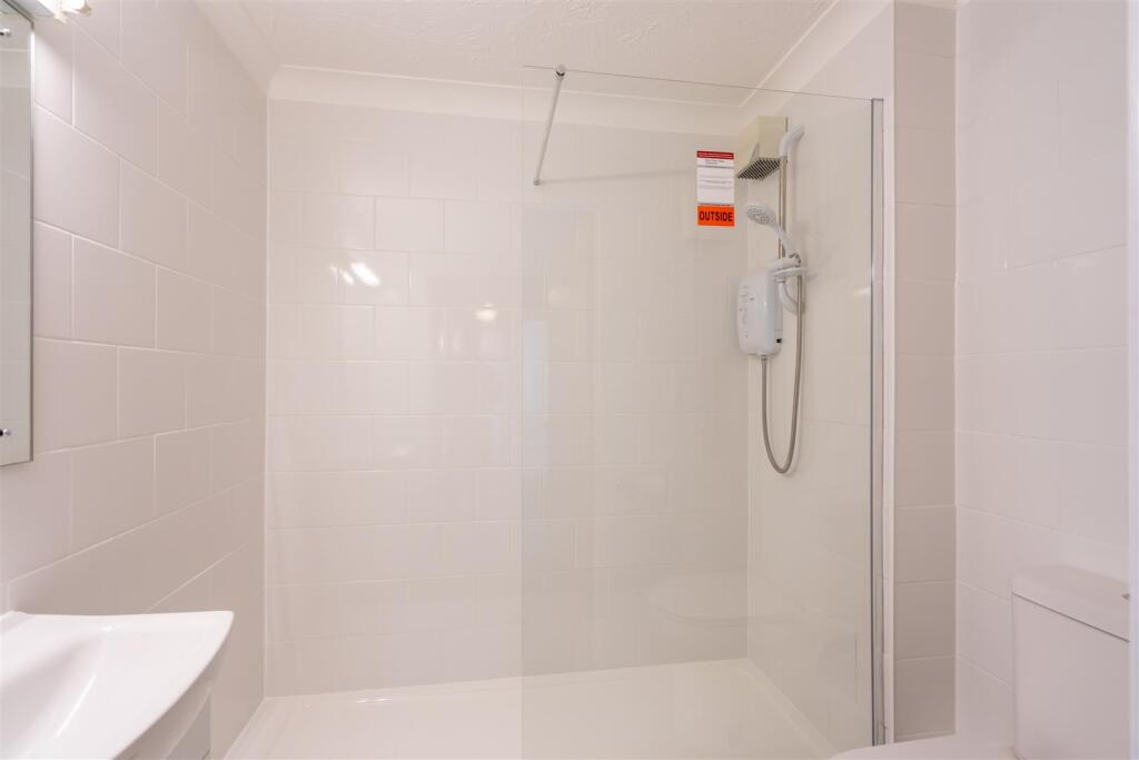 Shower Room.jpg