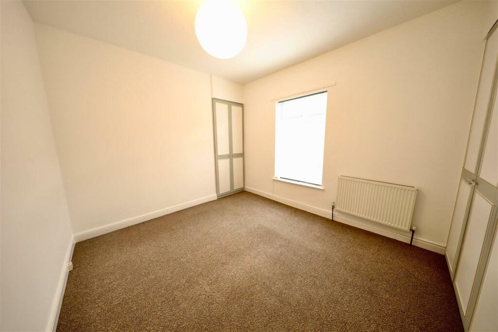 3 Beresford - Bed 1.jpg