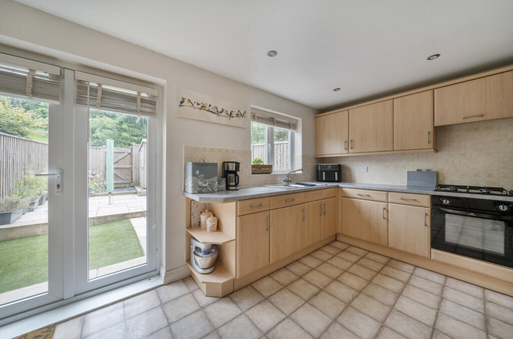 1301699-5-68386a8...