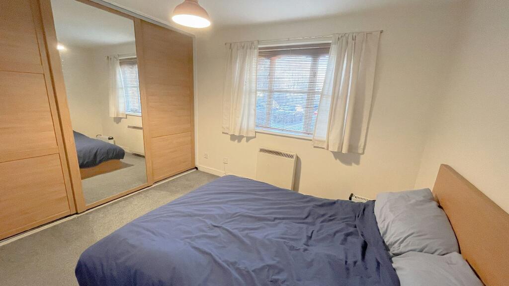 3rd Photo of Bedroom 1