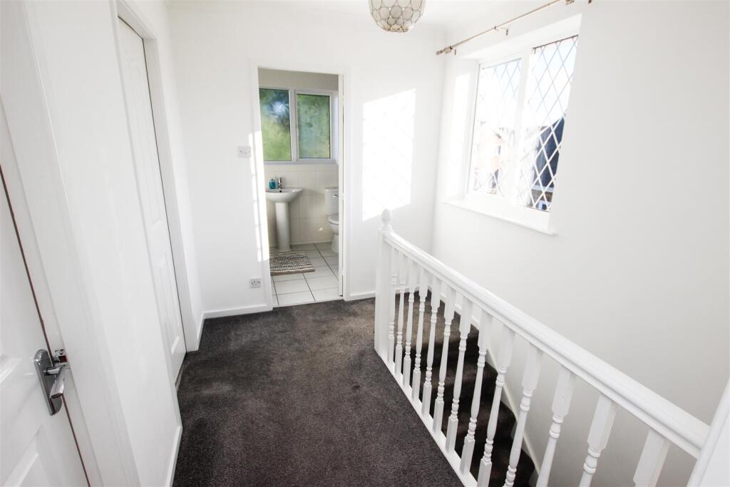 FIRST FLOOR LANDING