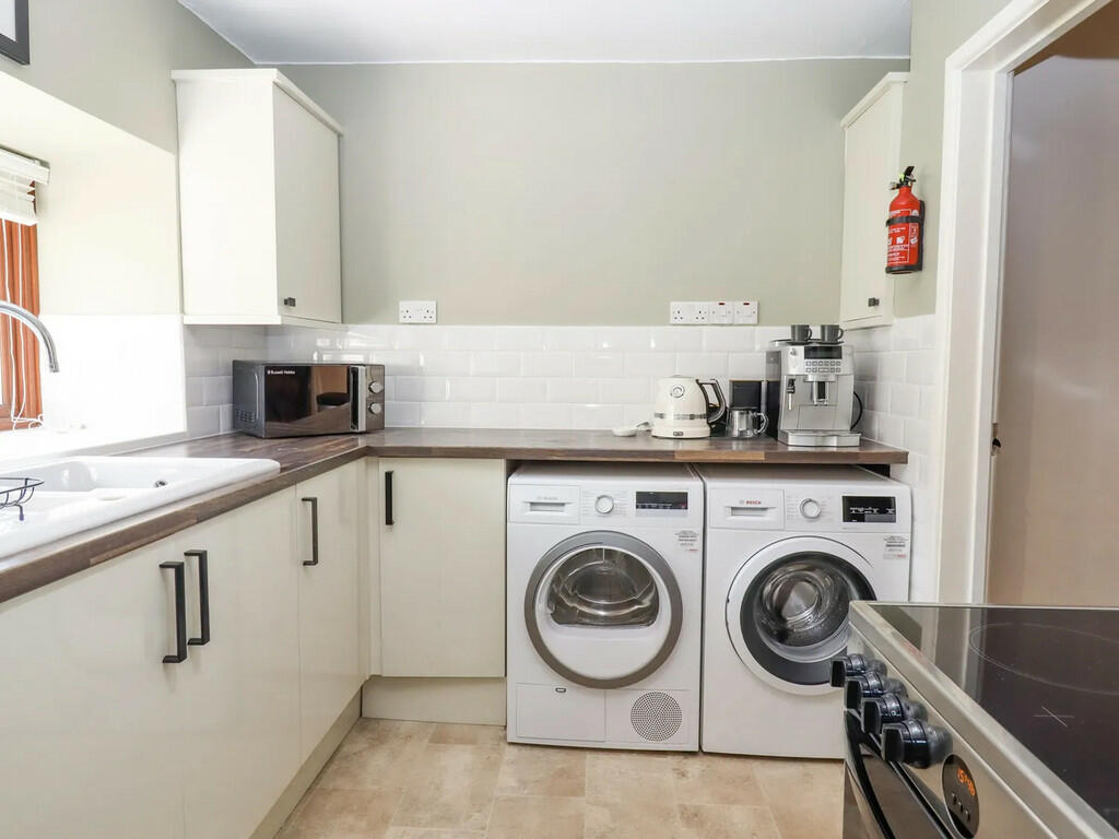 Kitchen b