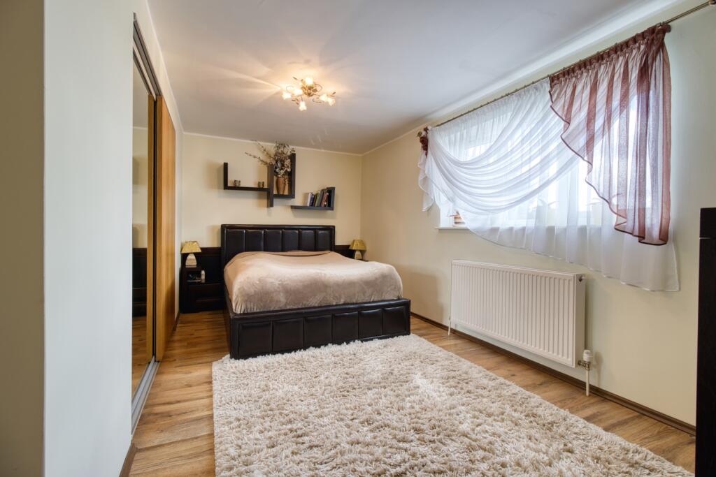 Bedroom One - EweMove Swindon South