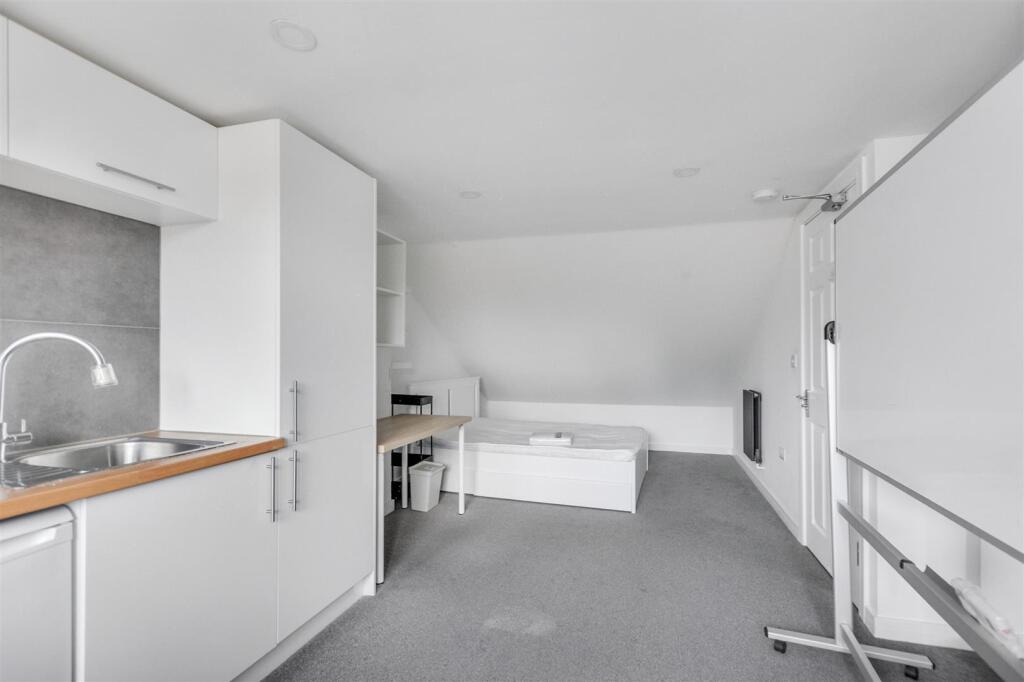 Bedroom 5_2.jpeg