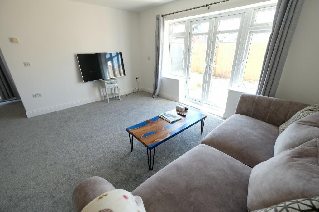 SITTING/DINING ROOM