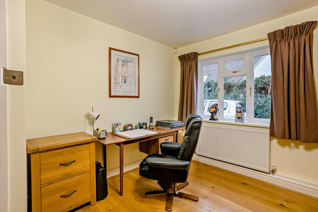 8636499-interior2...