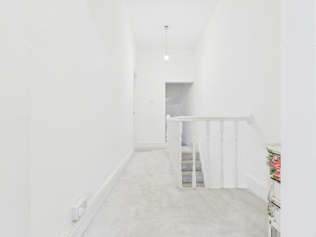 CAM03729G0-PR0166-STILL018