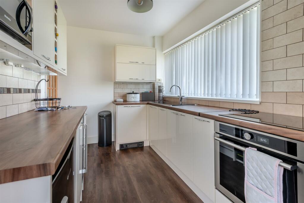 8584800-interior12.jpg