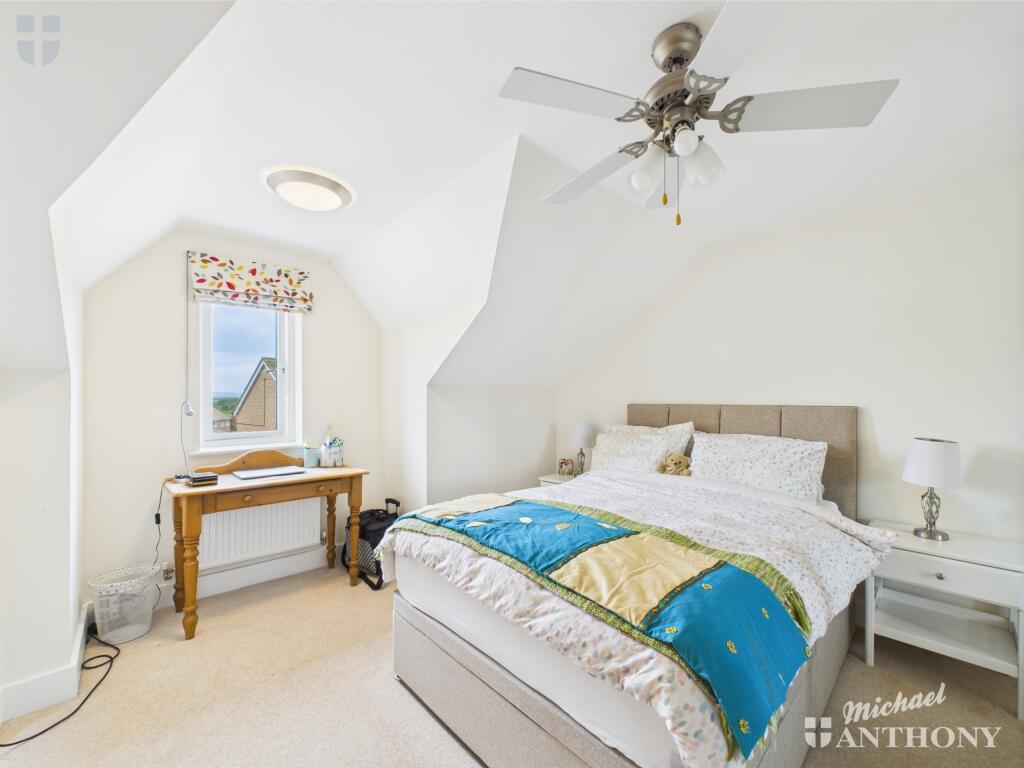 CAM03218G0-PR0648-STILL017