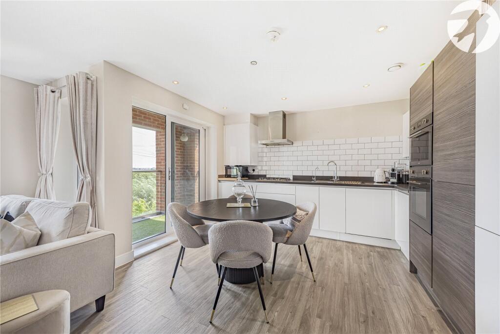 Kitchen/Dining Area