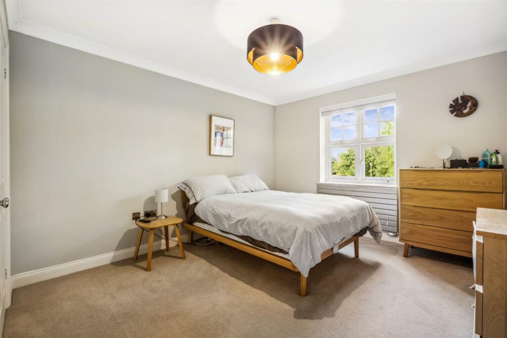 Flat 4 Forrest Court, Rosendale Road, Herne Hill, 