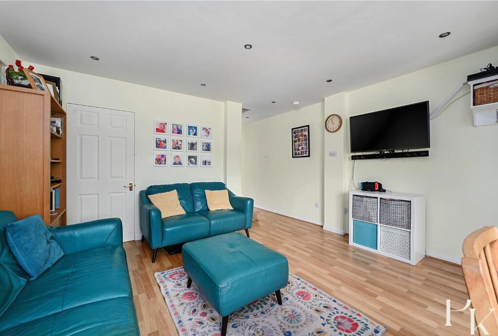 9 Goldstone Lane BN3 (24).jpg