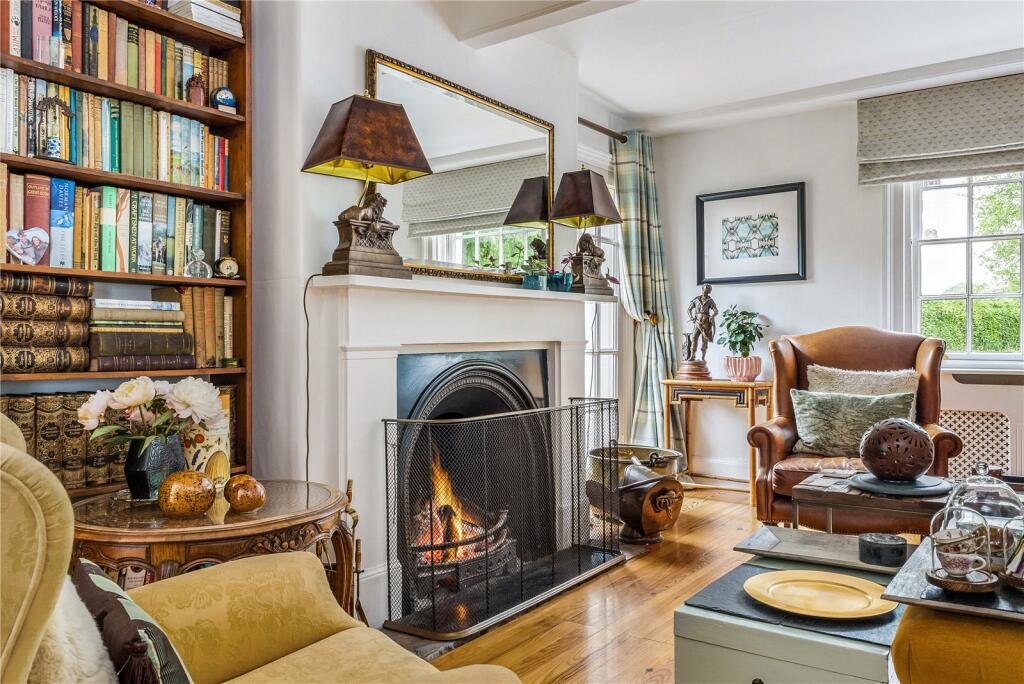 Sitting/Dining Room