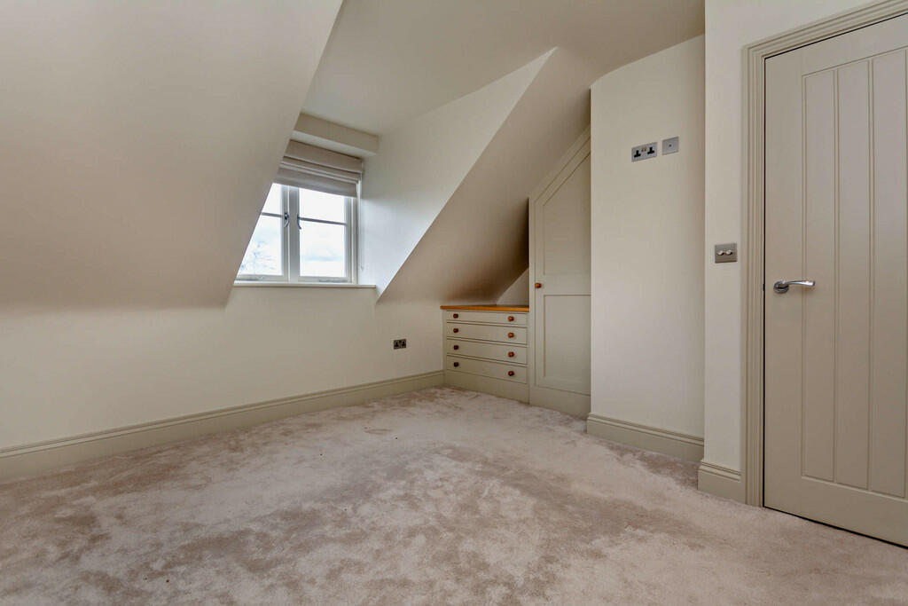 8592195-interior0...