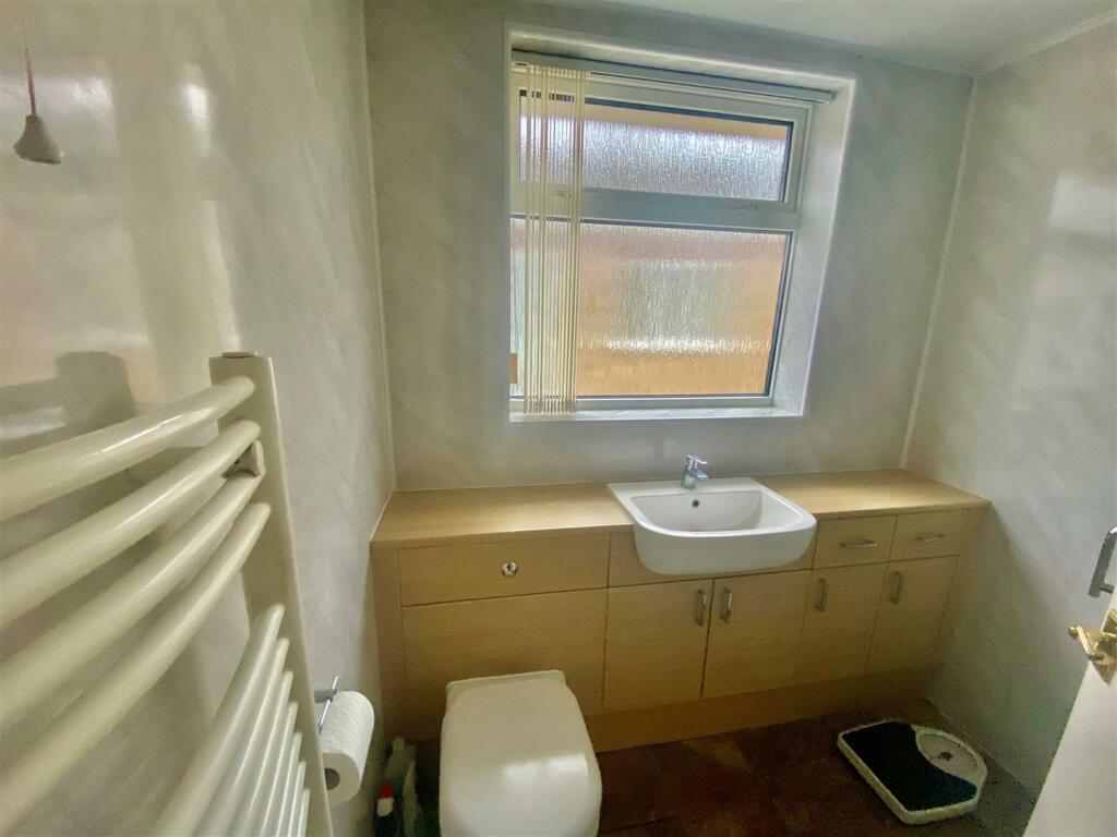 Shower room 3.jpg