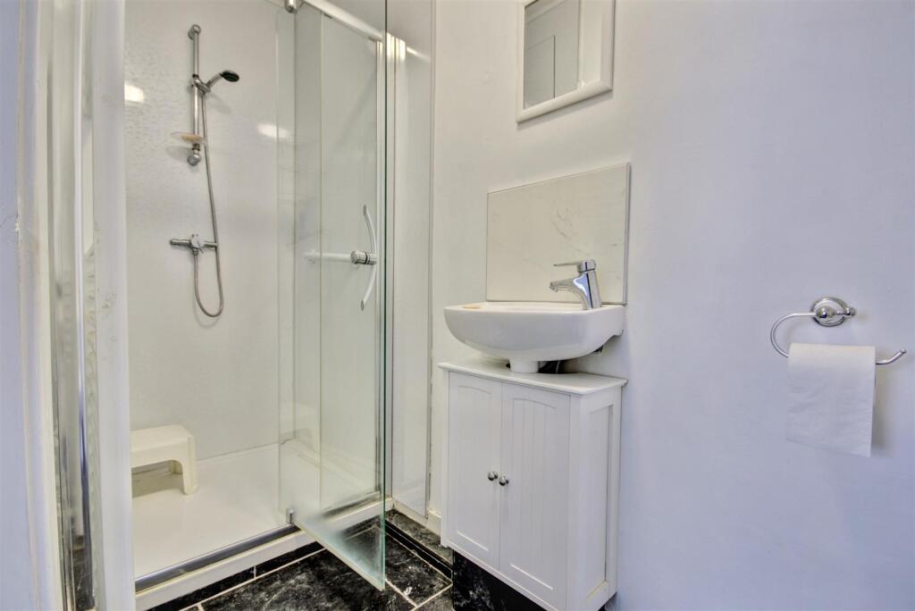 EN SUITE