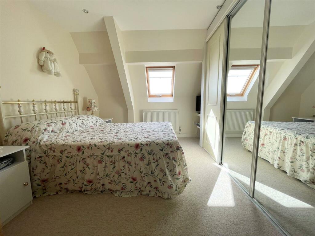 Bedroom 1.jpg
