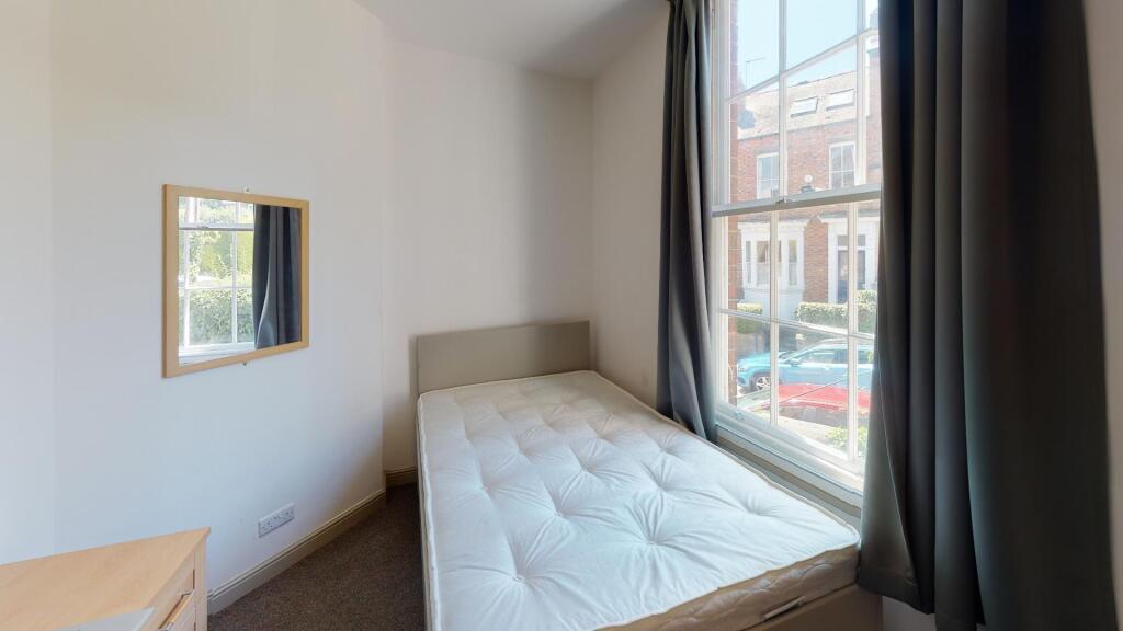 447-Glossop-Road-Bedroom(8).jpg