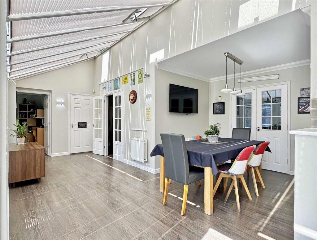 Dining &amp; Family Area.jpg