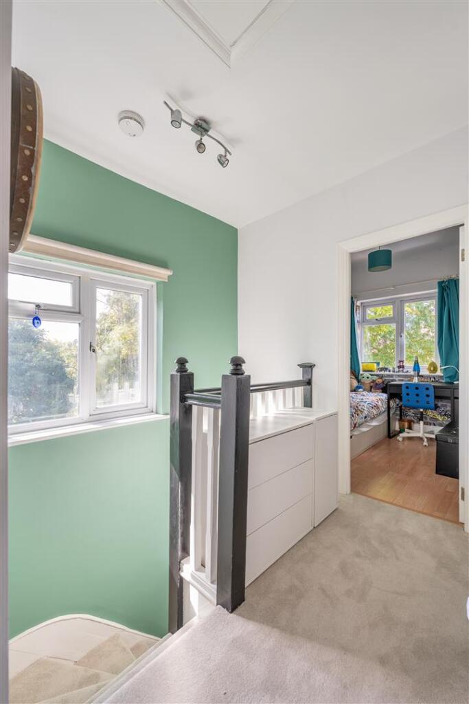 Waverley Avenue, E4