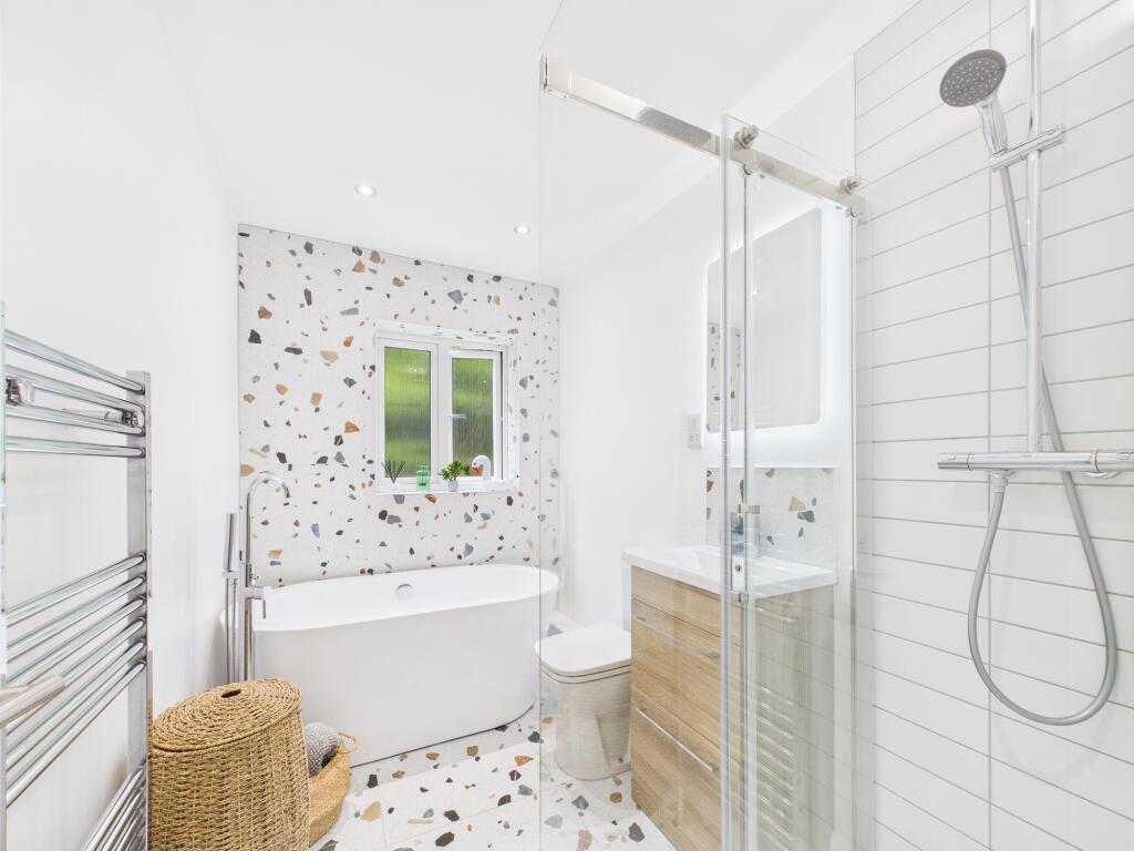 CAM05508G0-PR0060-STILL006