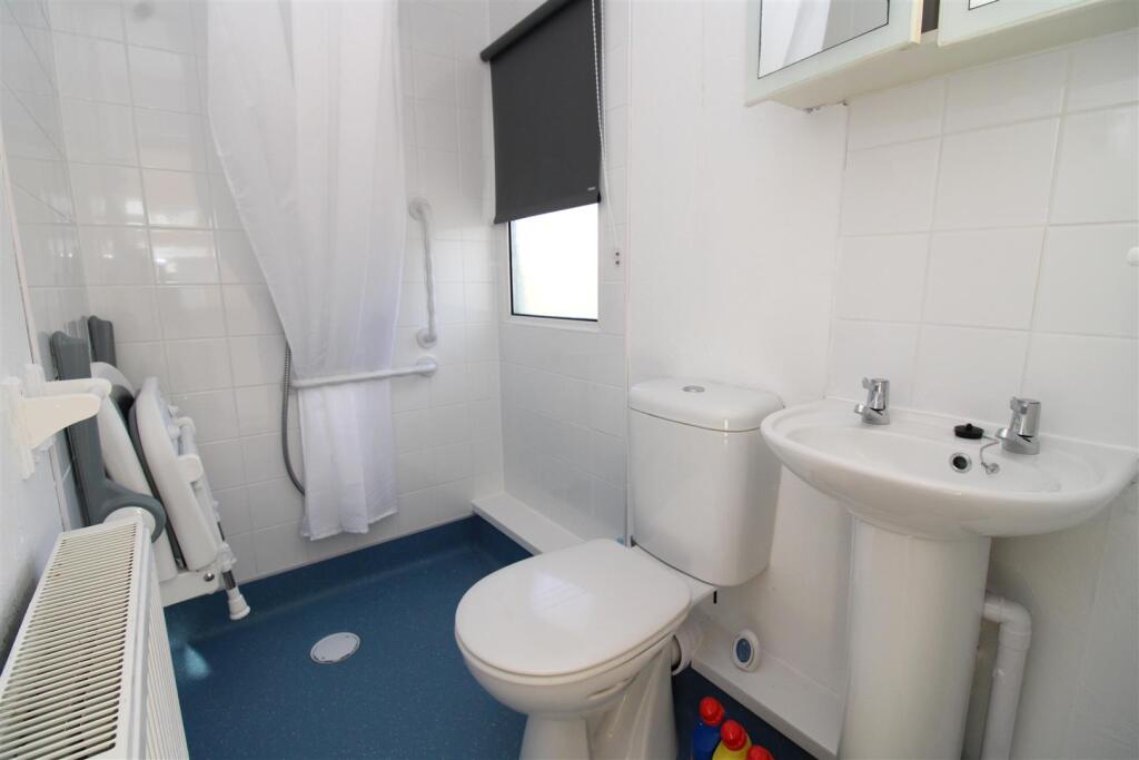 Shower room.JPG