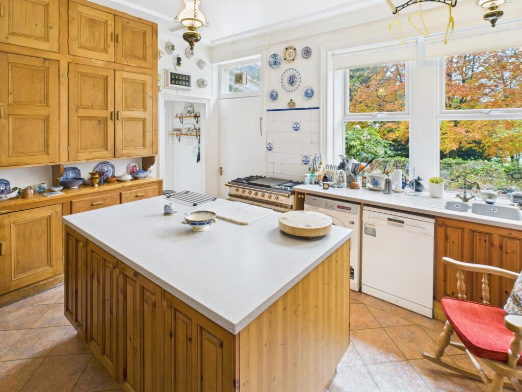 CAM04233G0-PR0042-STILL047