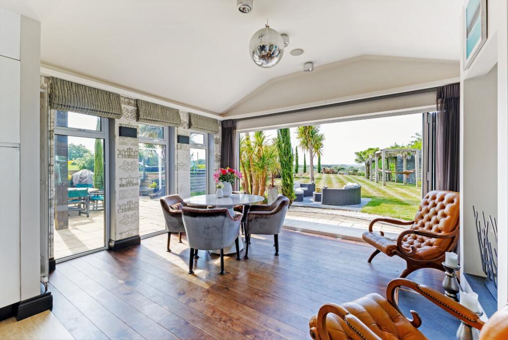 Breakfast Room