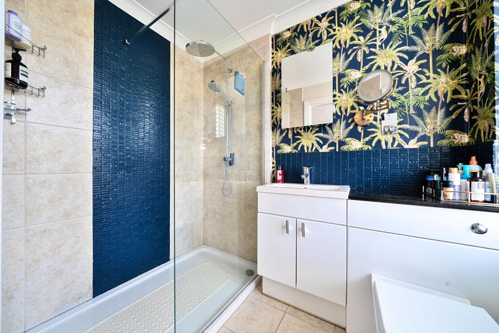 1323794-16-686d03...