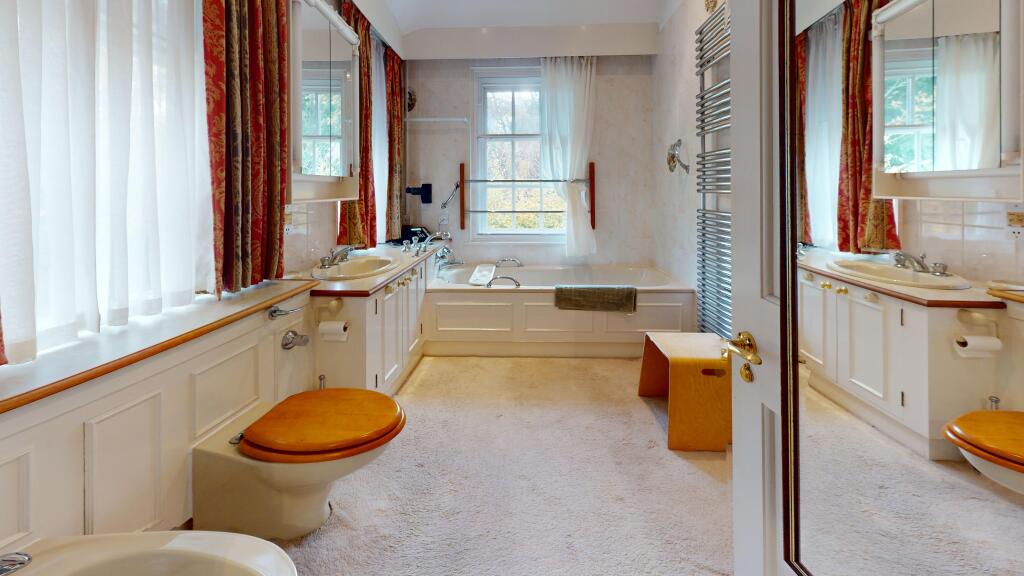 Sowberry Court, Moulsford, Wallingford, Oxfordshire OX10 9JG