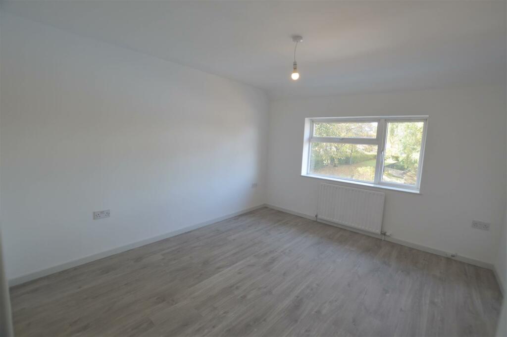 7 Chesham Green Bedroom 1.JPG