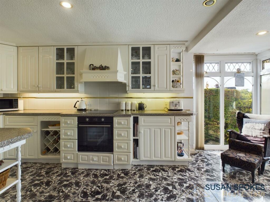 CAM01858G0-PR0081-STILL002 - Copy.jpg