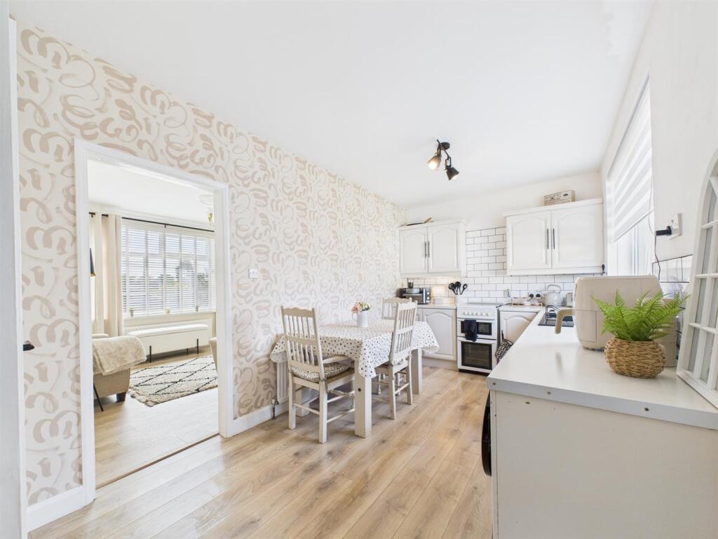 Kitchen 3.jpg