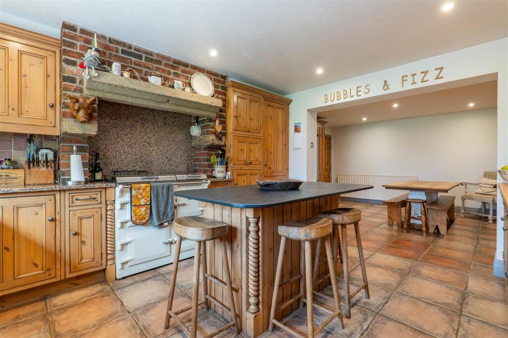 Kitchen/Breakfast Room