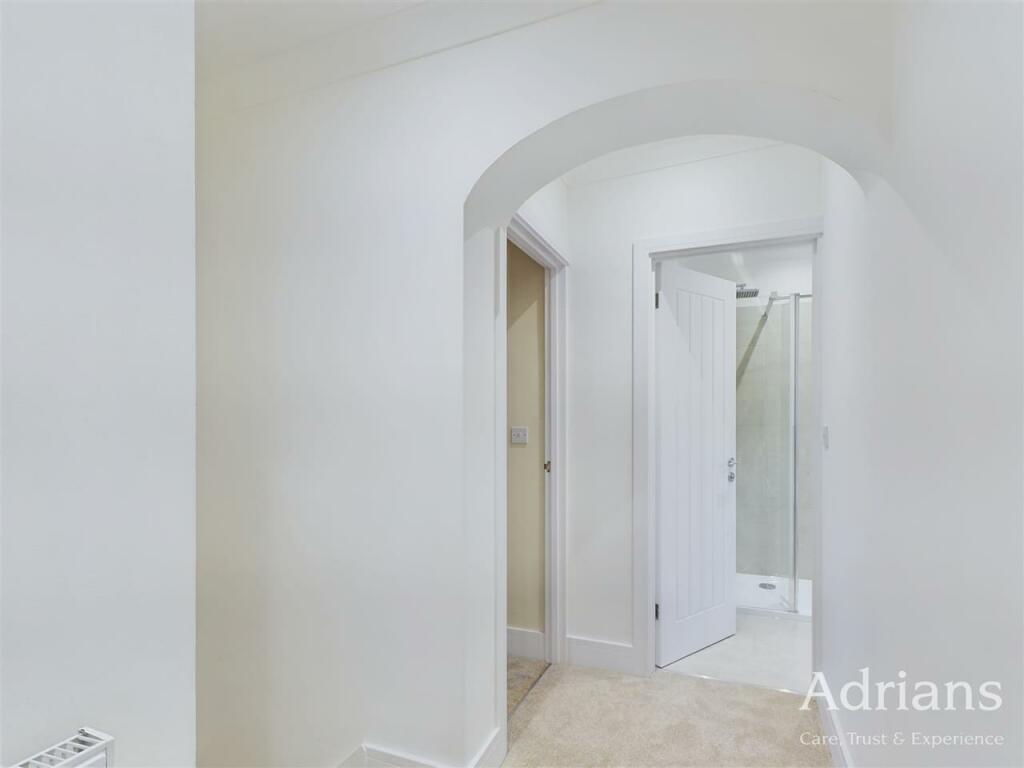 FIRST FLOOR LANDING