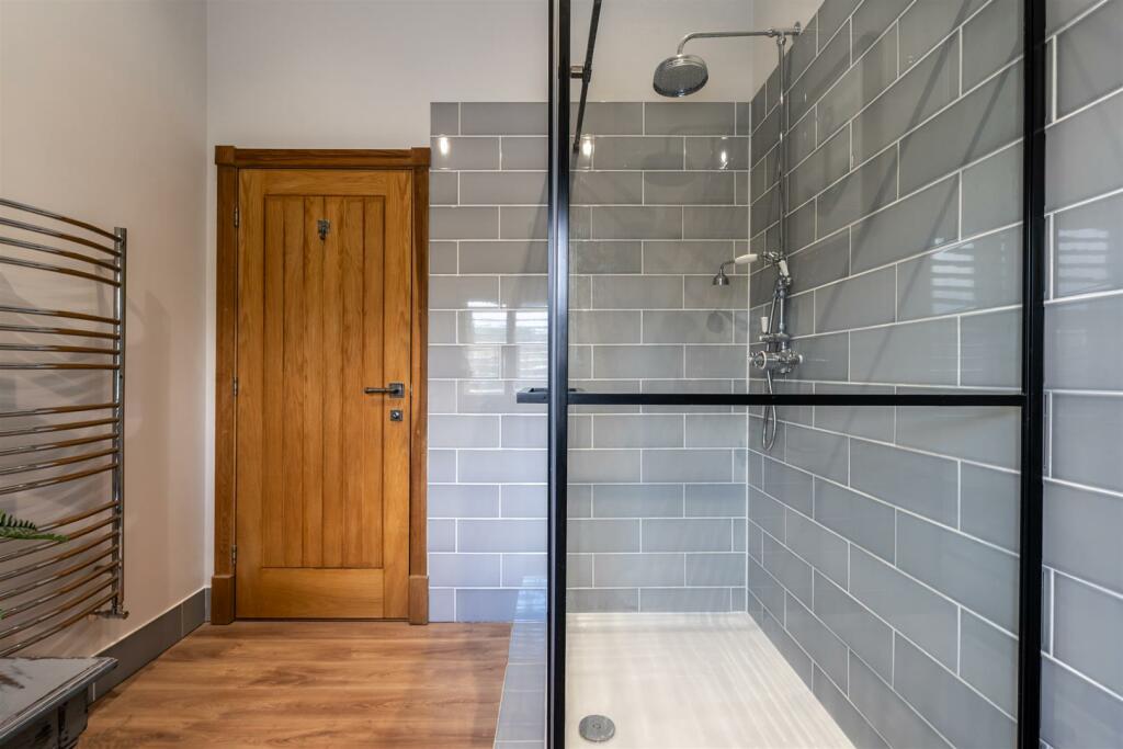 Master En-Suite Shower Room