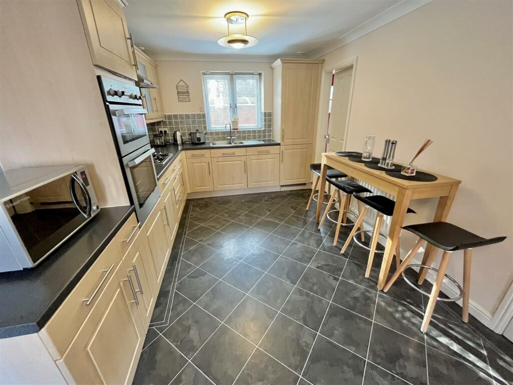 Dining Kitchen Aspect 2.jpg