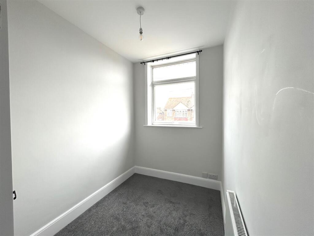 bedroom 3.jpg