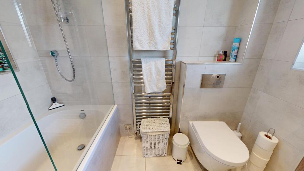 Bathroom 1.jpg
