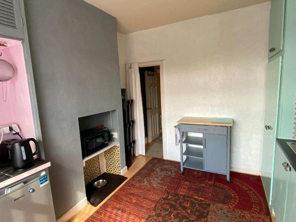 Kitchen 2.jpg