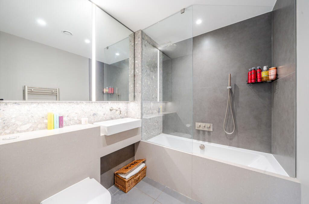 Bathroom.JPG