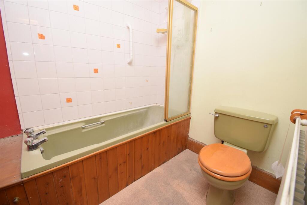 BATHROOM.JPG