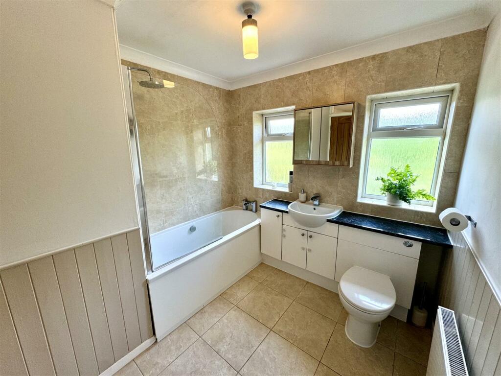FAMILY BATHROOM