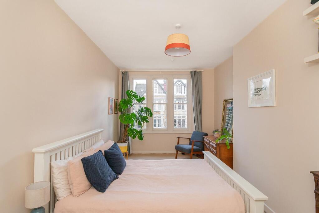 2Z4R6RD - Bedroom B.jpg